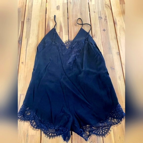By The Way Womens Elegant Sexy Black Lace Trim Shorts Romper Size Small - Picture 2 of 5